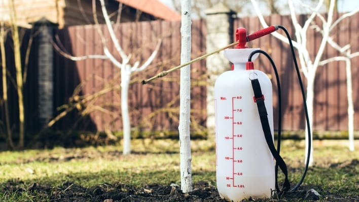 How To Stain A Fence With A Pump Sprayer?