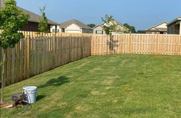  how to stain a fence with a sprayer