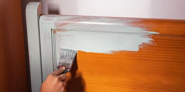 Paint brush for furniture