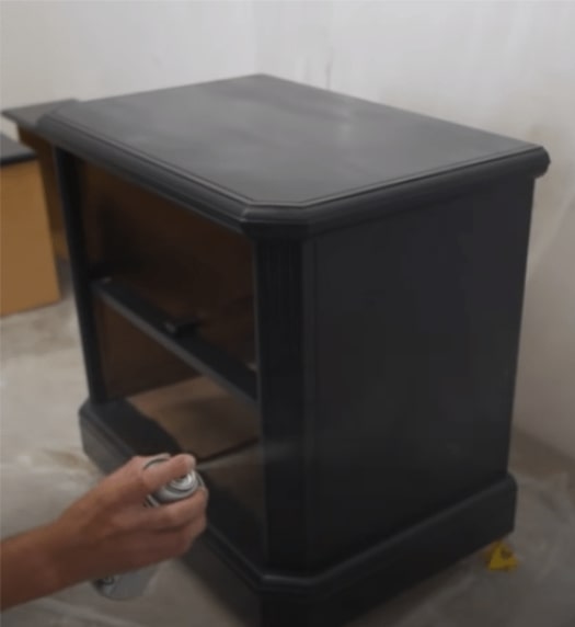 using paint spray can to paint furniture black