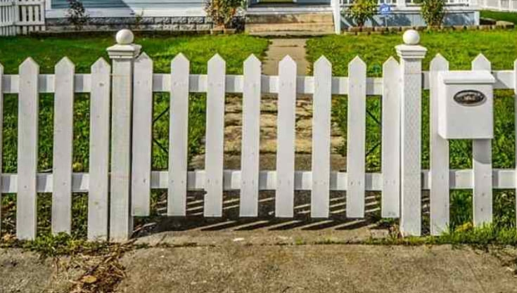 painted picket fence with graco X5 sprayer