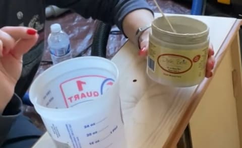 Mixing enamel paint with water