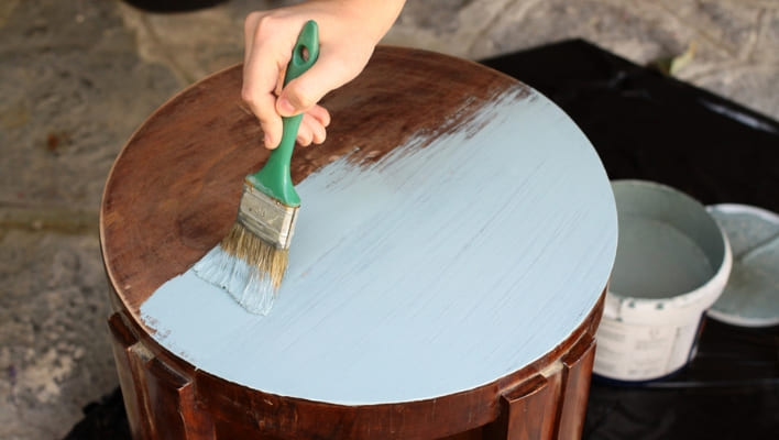 chalk paint vs regular paint for furniture