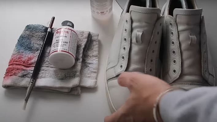 How to remove paint from leather shoes